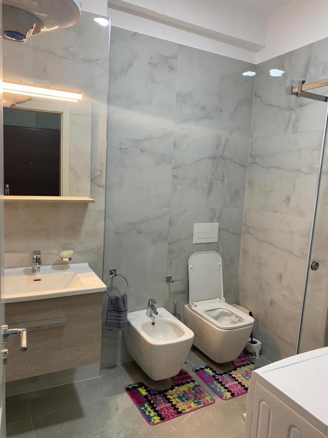 Beach Front Apartment Vlorë Esterno foto