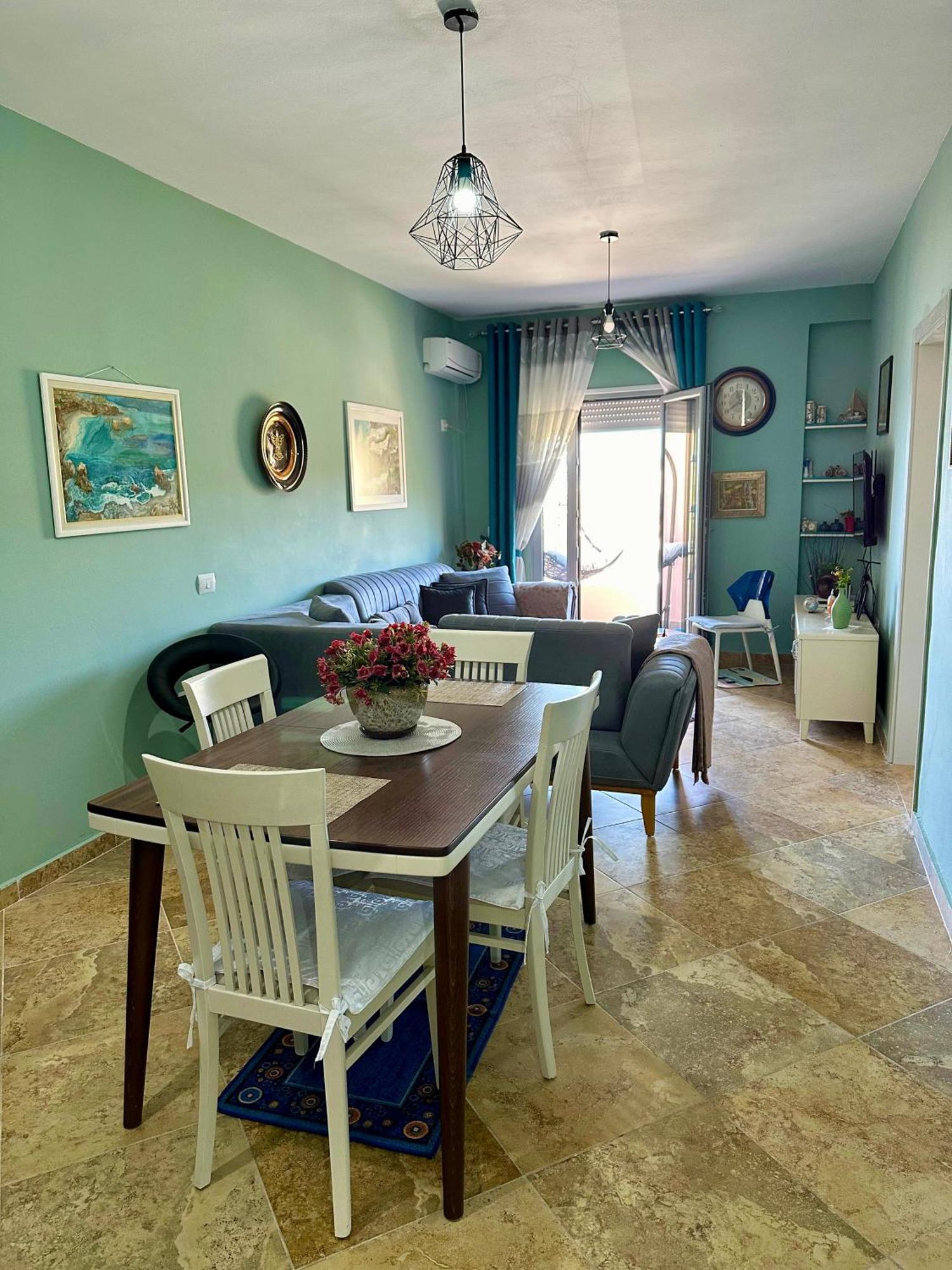 Beach Front Apartment Vlorë Esterno foto