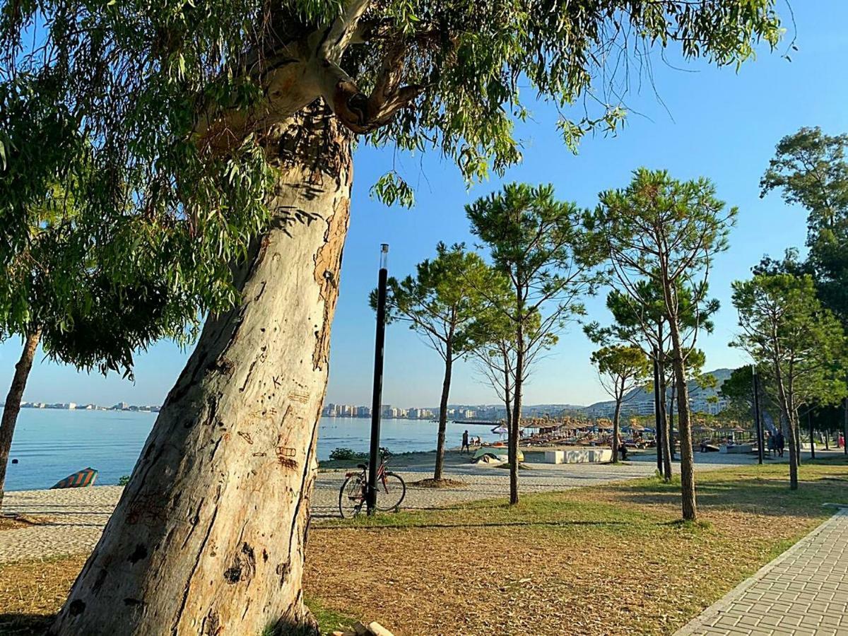 Beach Front Apartment Vlorë Esterno foto